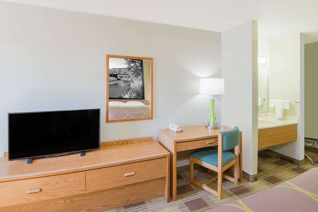 Super 8 by Wyndham Toledo - photo 7