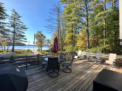 20 Mile Bay Lake View 4 Bedroom Public Beach Pet Friendly fee applies — 4-Star Luxury Hotel in Tuftonboro, United States