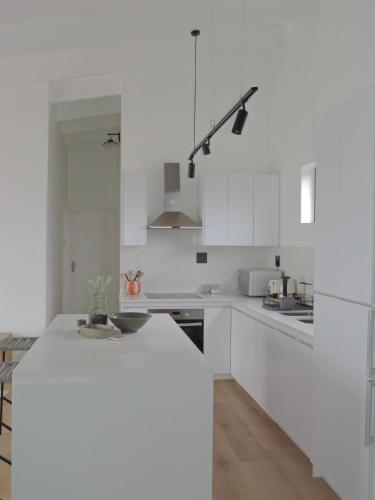 Central Retreat Cozy Apartment Near Attractions
