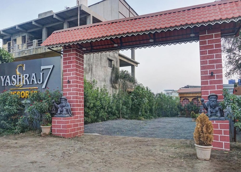 Yashraj Resorts - last minute hotel in Pune