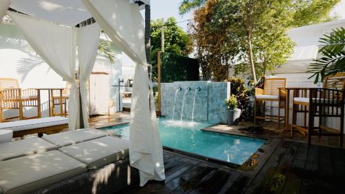 Lighthouse Suites Collection - carbon neutral hotel in Key West