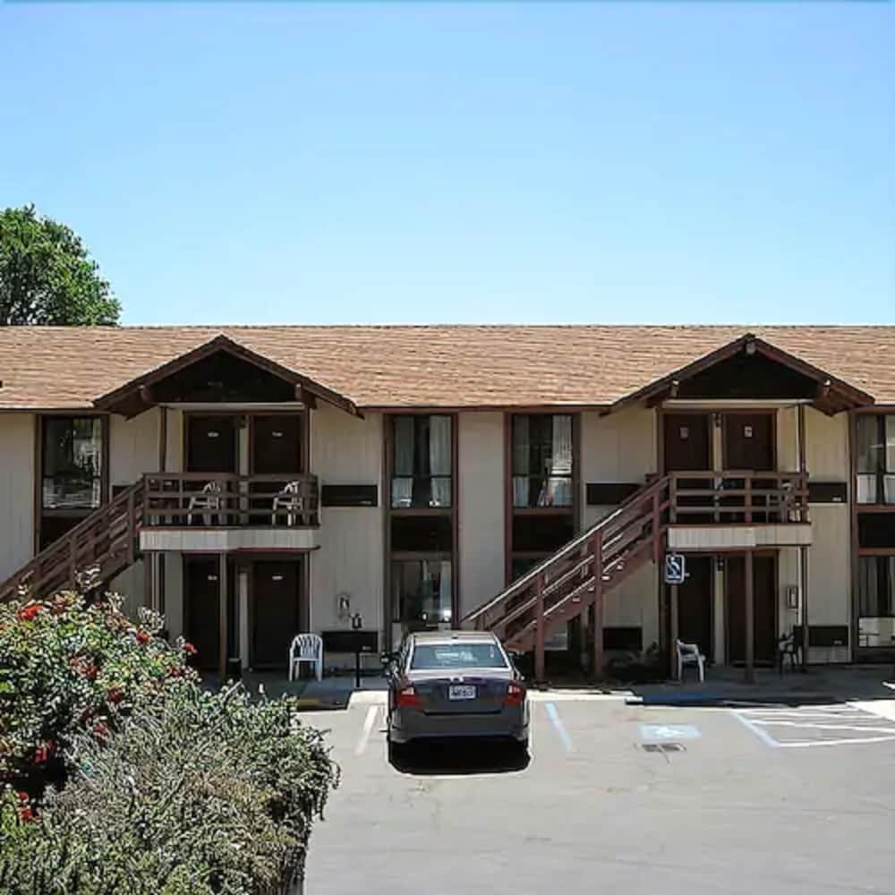 Jamestown Railtown Motel - photo 21