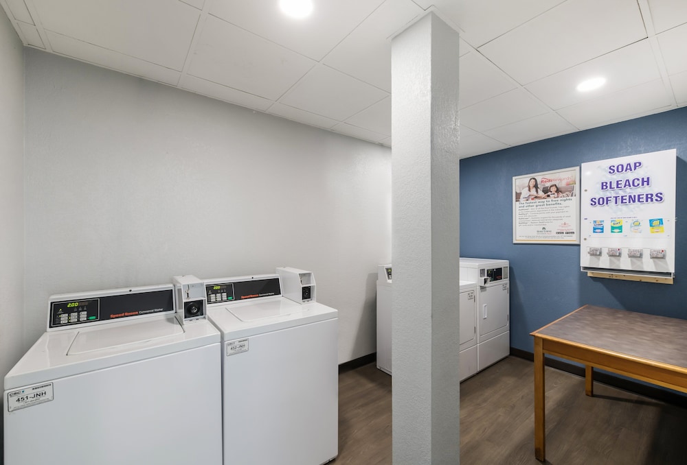 HomeTowne Studios By Red Roof Newport News Hampton West - photo 22