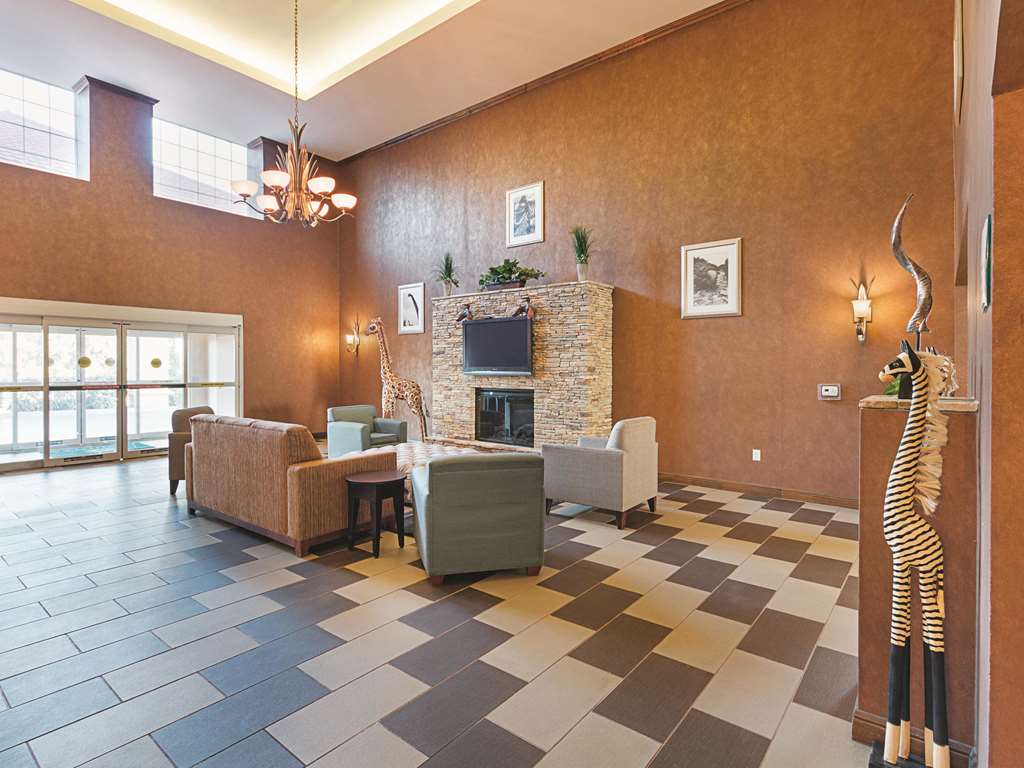 La Quinta Inn & Suites by Wyndham Glen Rose - photo 9