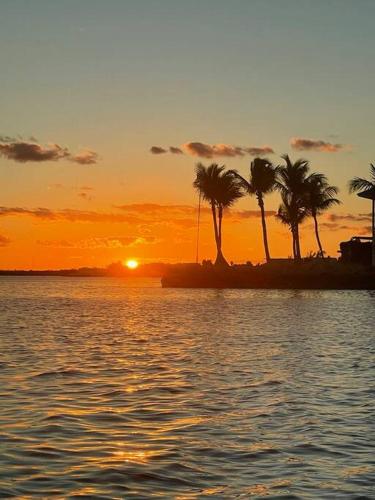 1B 2Ba Seaside Getaway Pool Oceanside in Marathon, United States