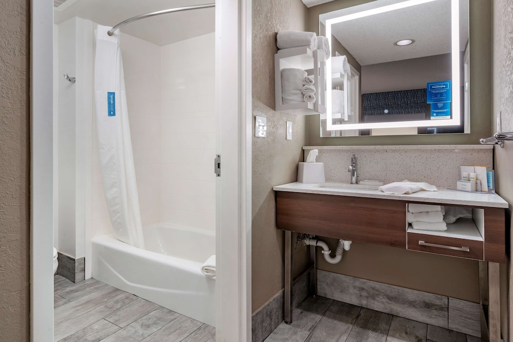 Hampton Inn & Suites Louisville East - photo 21