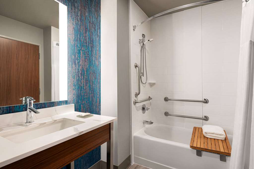 La Quinta Inn & Suites by Wyndham Marysville - photo 20