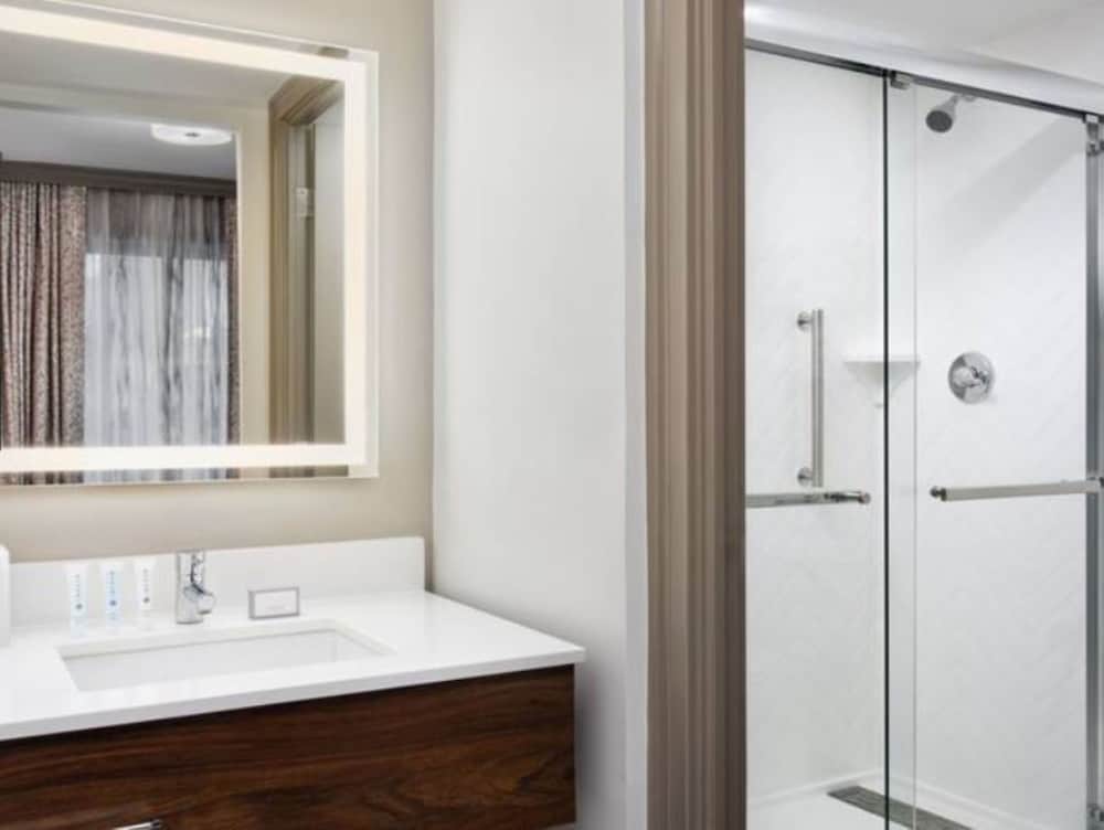 Hampton Inn & Suites by Hilton New Orleans Canal St. French Quarter - photo 50