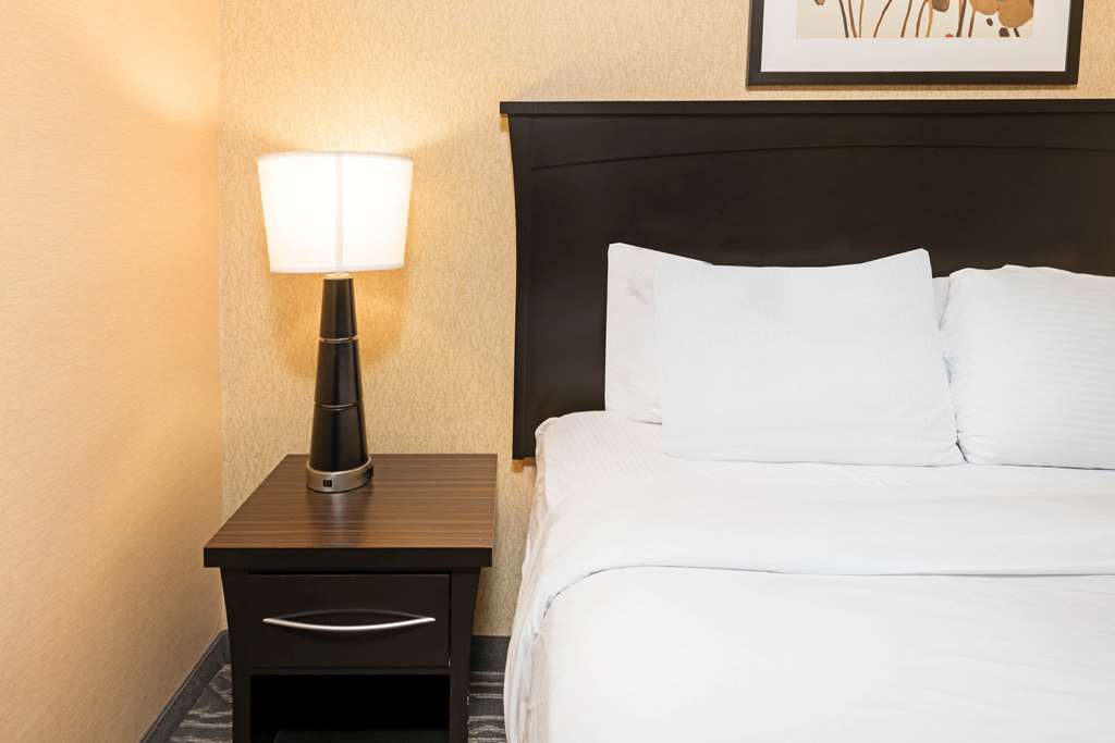 La Quinta Inn & Suites by Wyndham Logan - photo 15