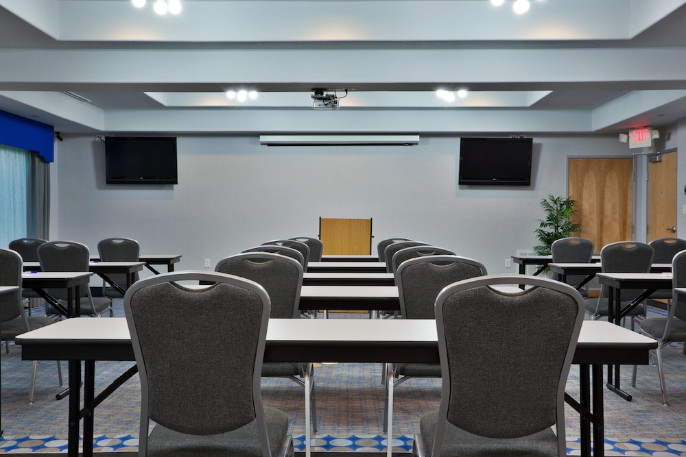 Holiday Inn Express & Suites Austin NE Hutto by IHG - photo 68