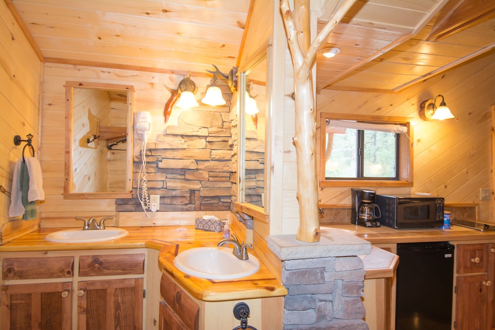 Upper Canyon Inn & Cabins - photo 146