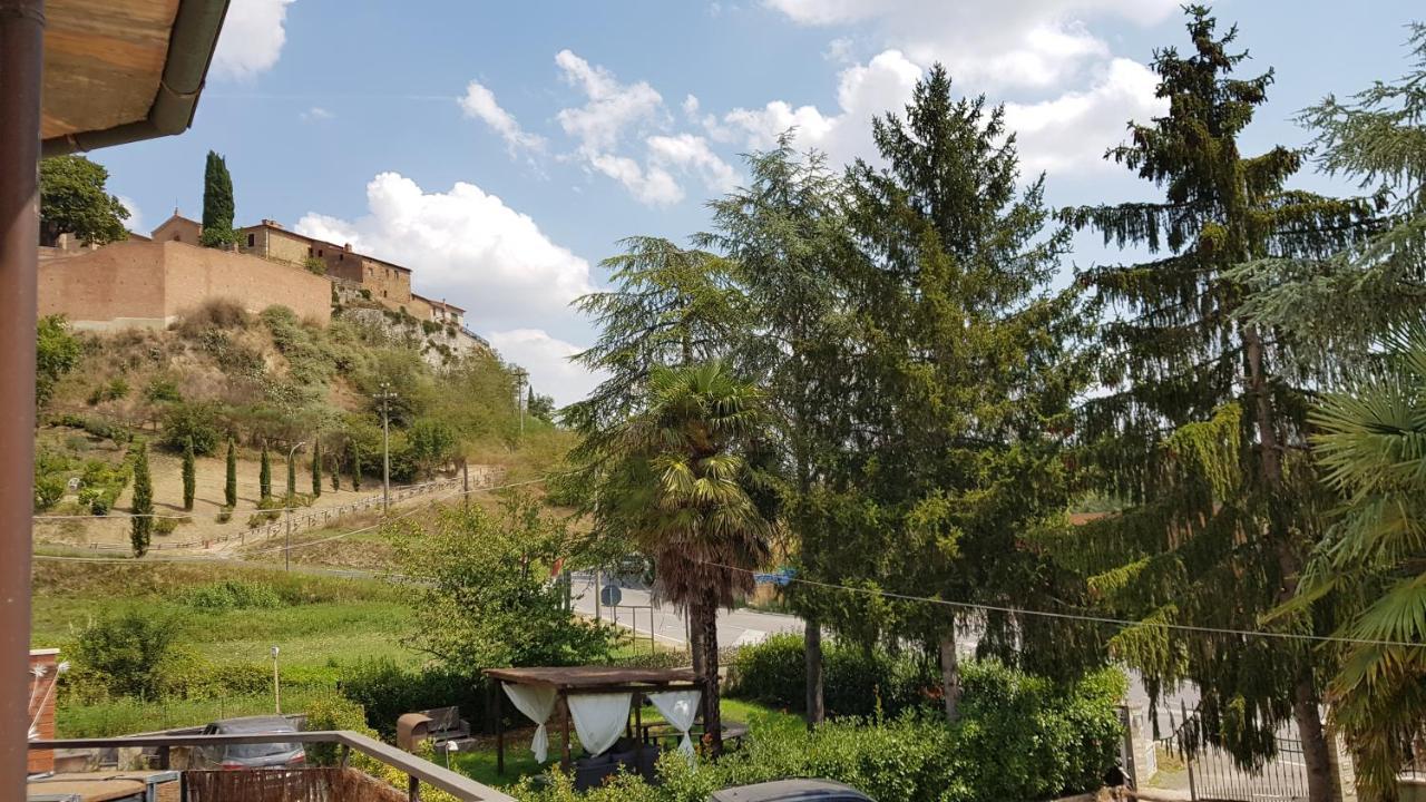 Val D'orcia Deluxe 1 Elegante Casa Immersa Nel Verde Con Wifi Giardino E Parcheggio — 4-Star Luxury Hotel in Montalcino, Italy