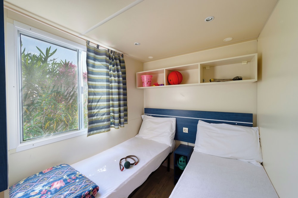 San Benedetto Camping Relais — 4-Star Luxury Hotel in Peschiera Del Garda, Italy