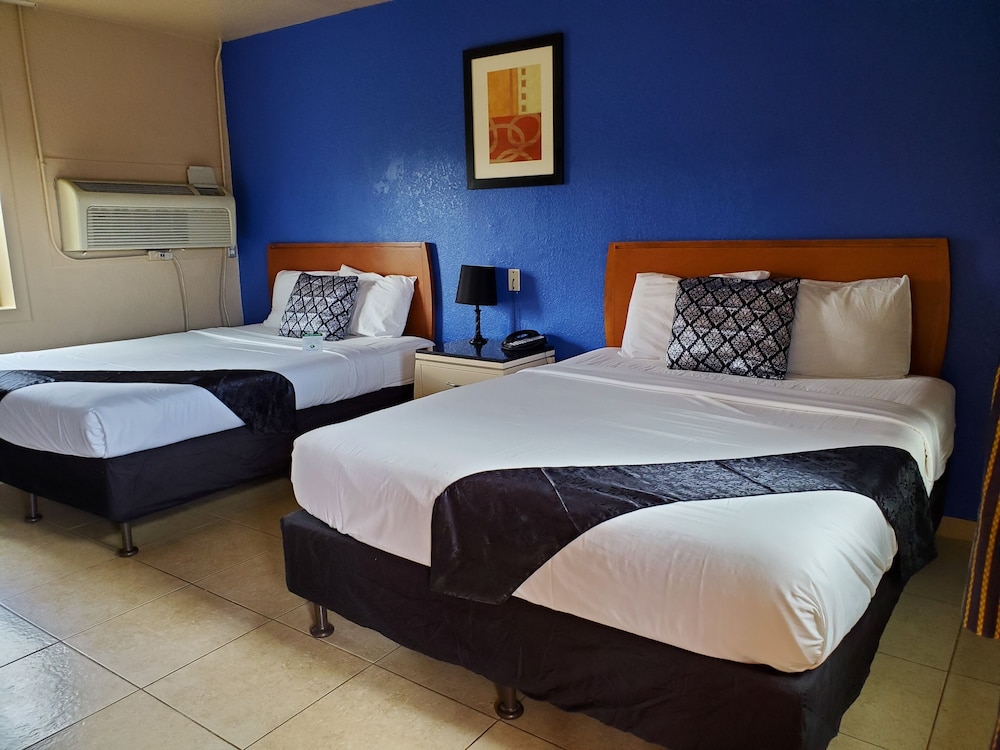 Pinecrest Inn & Suites - photo 7