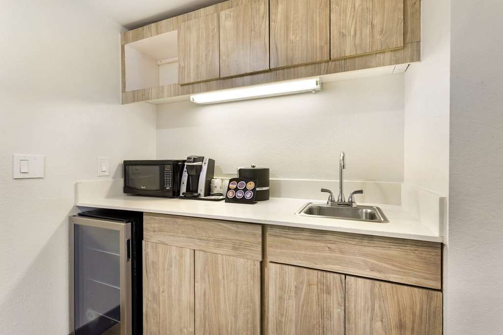 Best Western Plus Sugar Land Stafford - photo 21