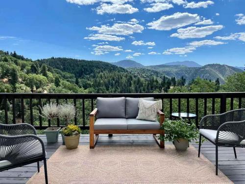 @wild_olive_den Serene Weekend Getaway Cabin — 4-Star Luxury Hotel in Running Springs, United States