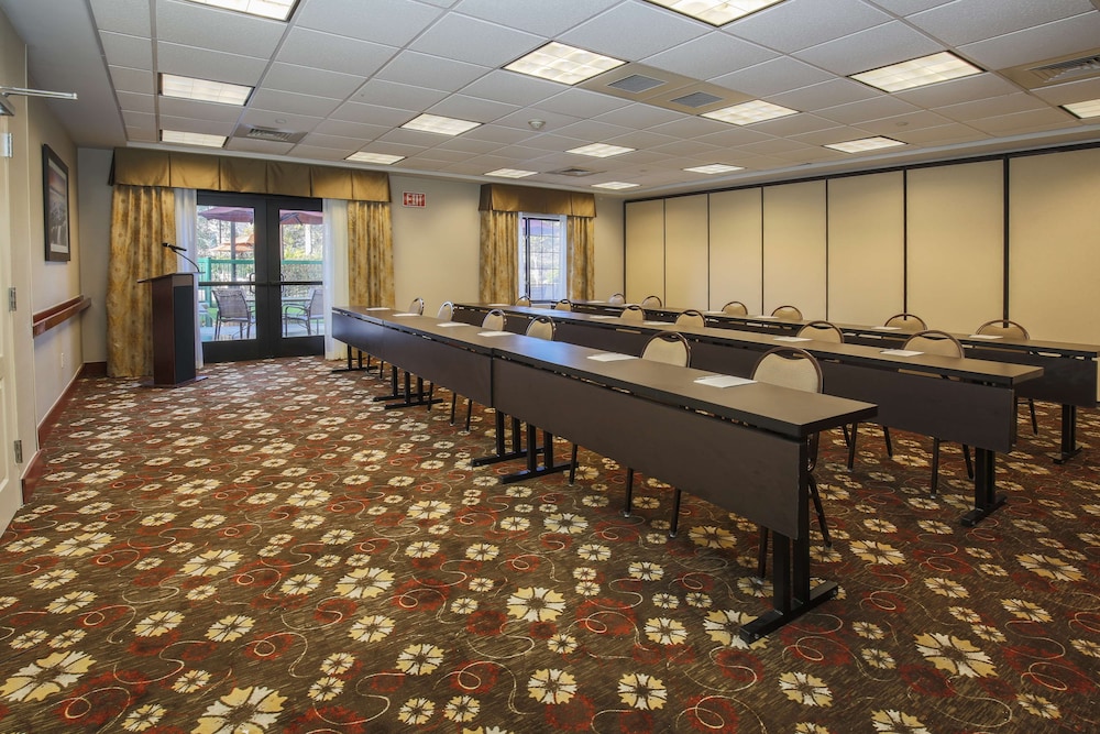 Hampton Inn And Suites Camarillo - photo 48