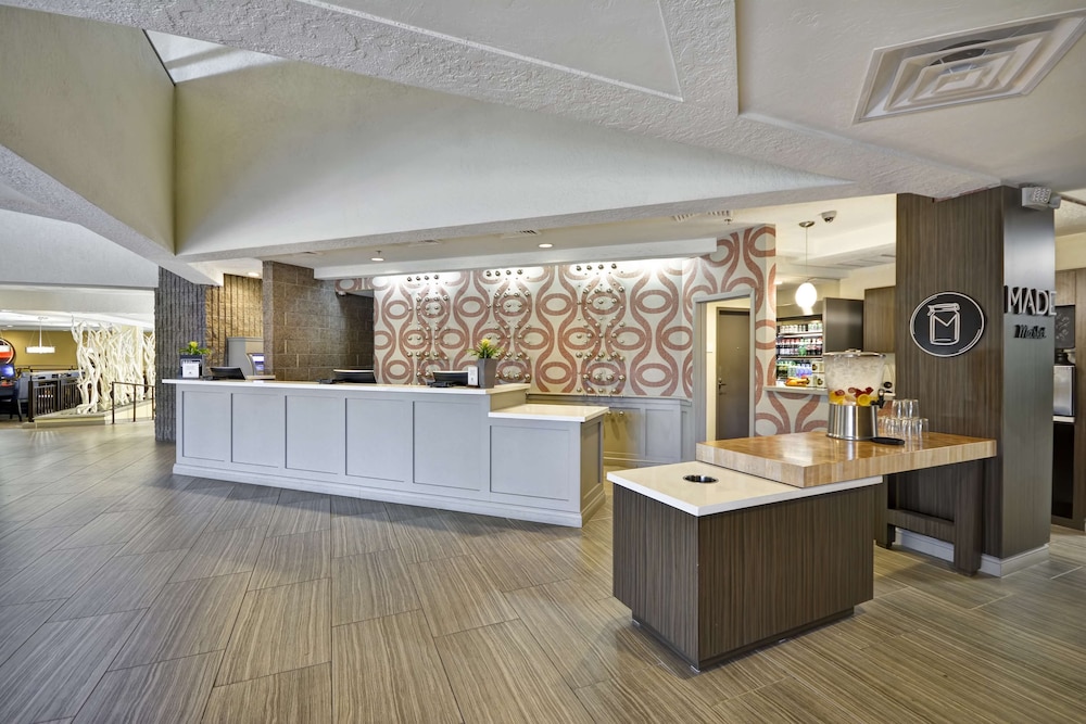 DoubleTree by Hilton Phoenix North - photo 2