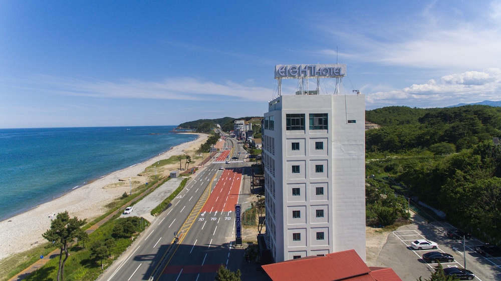 Yangyang Eight - carbon neutral hotel in Sokcho