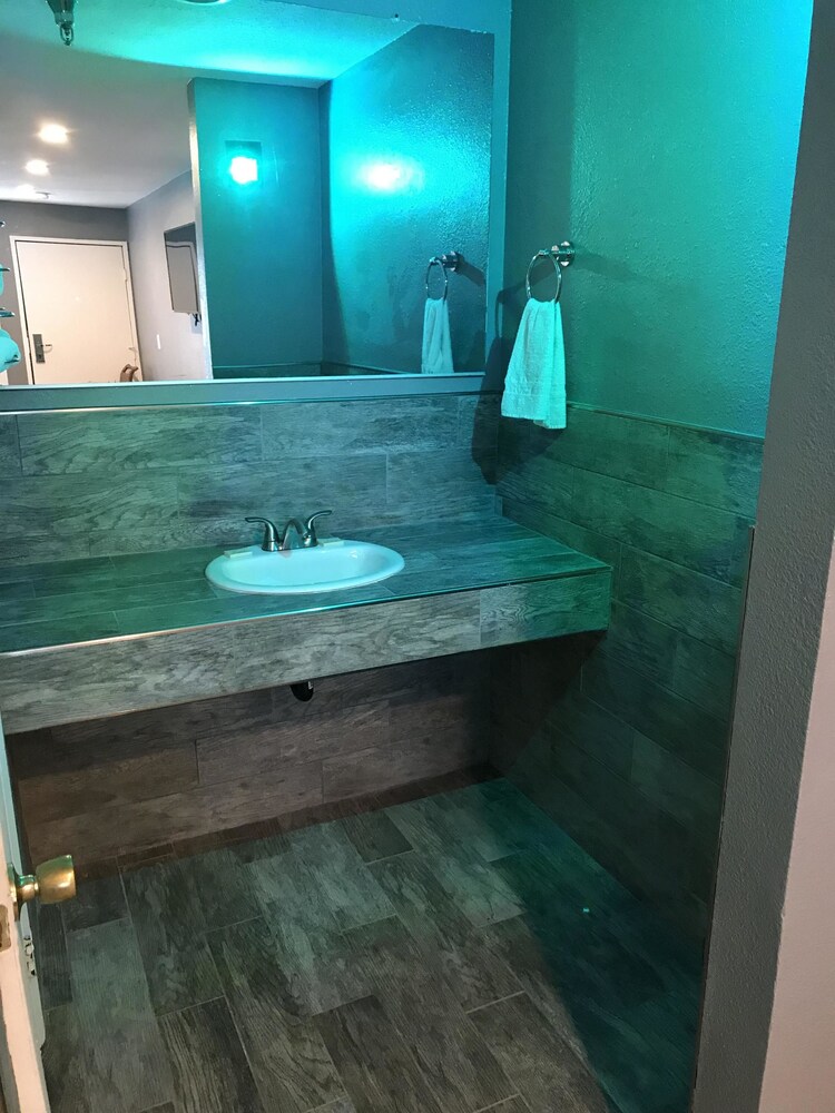 Best Ontario Inn - photo 9