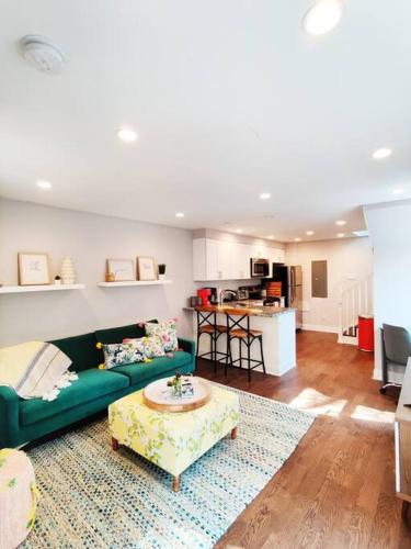 Charming 1BDR In Central Rittenhouse Square With Patio Hosted by StayRafa — 4-Star Luxury Hotel in Philadelphia, United States