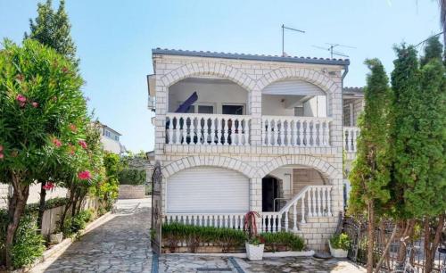 Apartments Helen — 4-Star Luxury Hotel in Rogoznica, Croatia