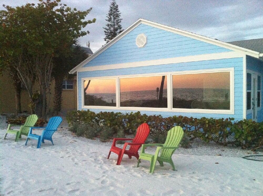 A House on Siesta Beach by Beachside Management — 4-Star Luxury Hotel in Siesta Key, United States