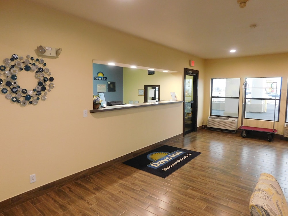 Days Inn by Wyndham Walcott Davenport - photo 2