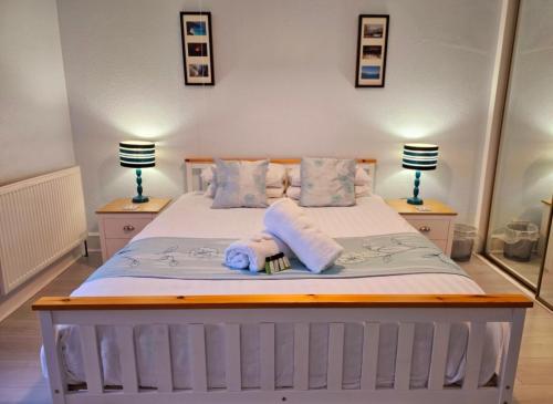 Sea Views Big 2 Bed Flat Close To Beach & Harbour in Ilfracombe, United Kingdom