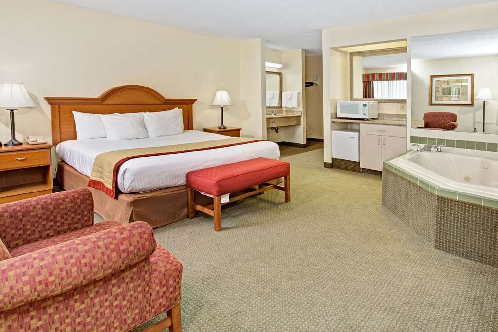 Baymont by Wyndham Indianapolis - photo 8