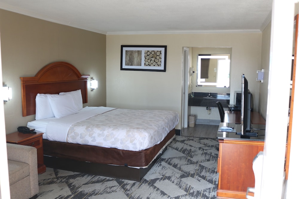 Sanger Inn - photo 6