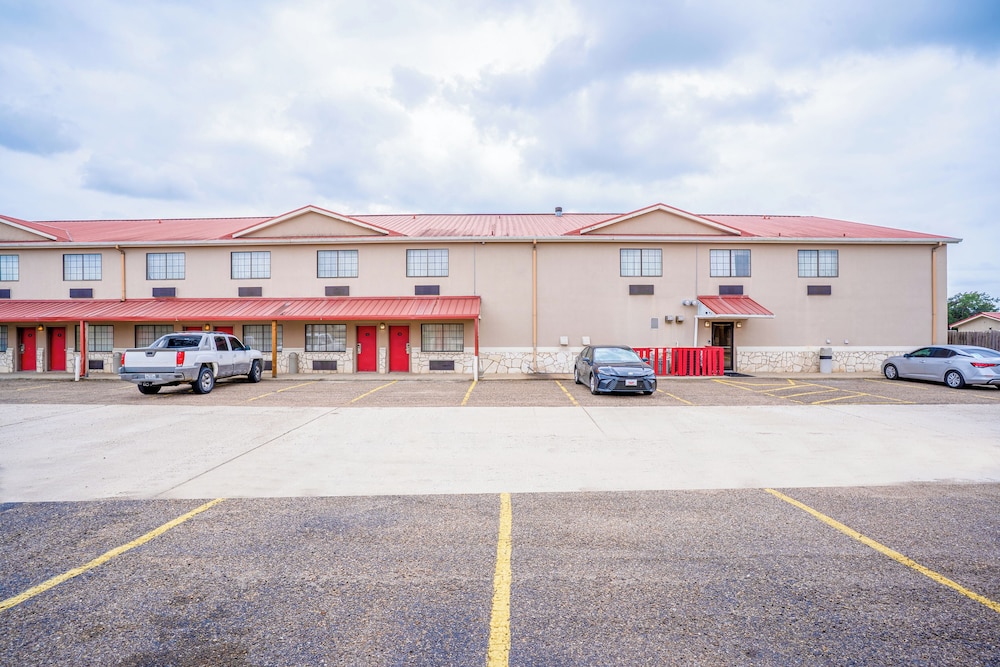 Texan Inn By Oyo Beeville Us 181 - photo 97