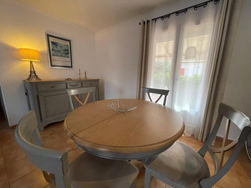 Confortable villa de vacances entre NArmes le Pont du Gard UzA s Arles Avignon — 4-Star Luxury Hotel in Marguerittes, France