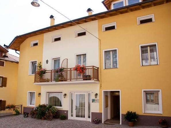 Agritur Monte Pin — hotel in Livo