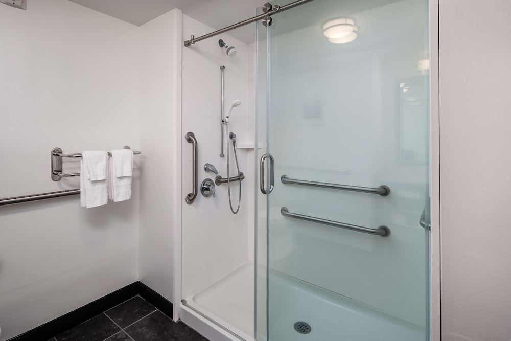 Hampton Inn & Suites Navarre - photo 18