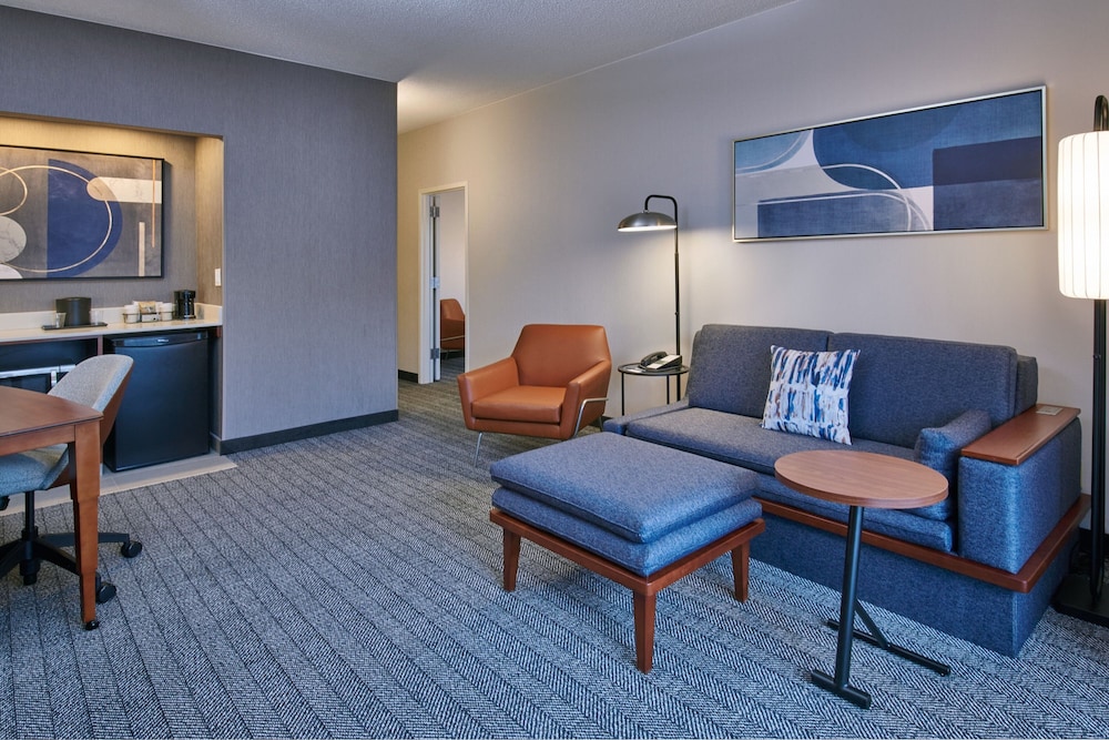 Courtyard by Marriott Detroit Livonia - photo 26
