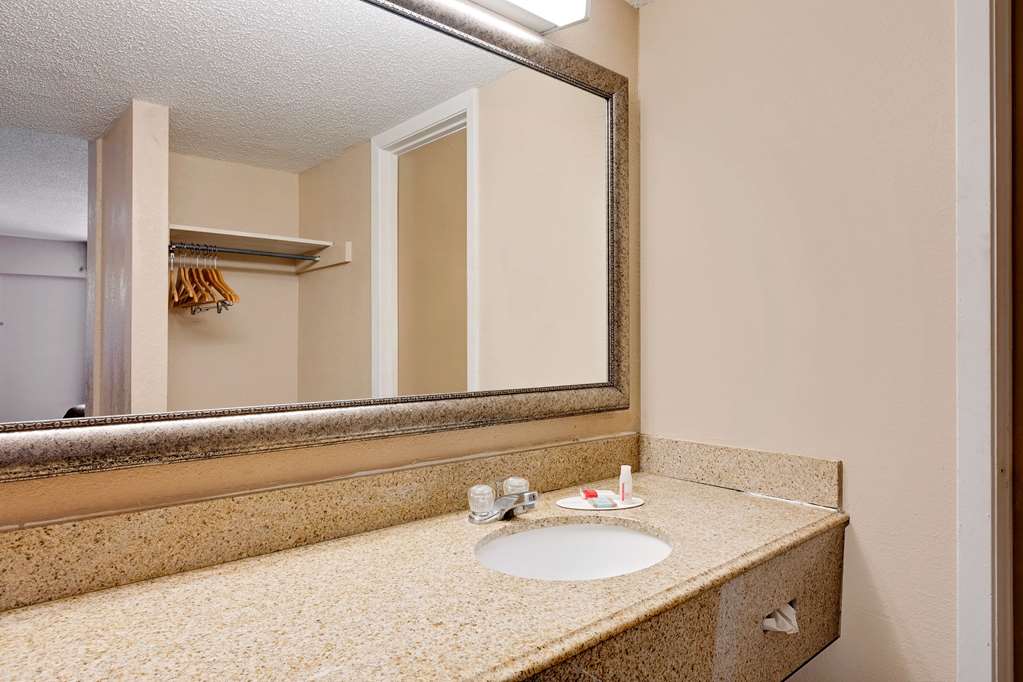 Travelodge By Wyndham Ozona - photo 6
