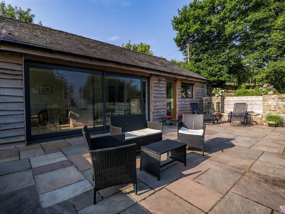 Black Cat Bach — hotel in Abergavenny