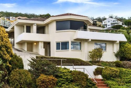 Swan Sea Retreat Stunning 360 Waterfront Views — Sandy Bay