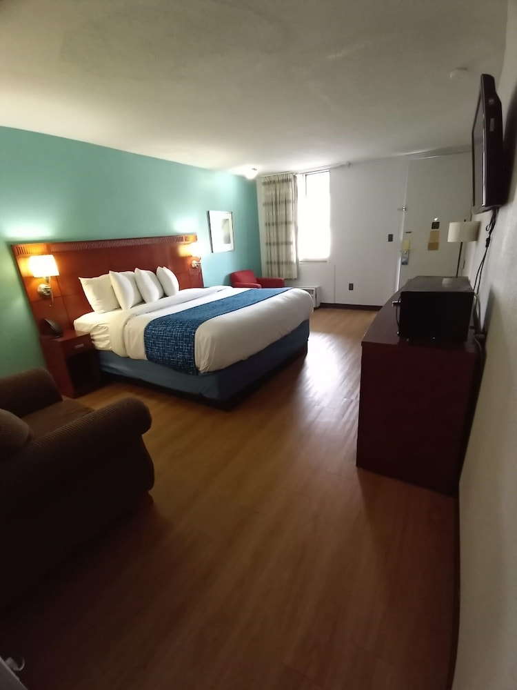 Travelodge by Wyndham Petersburg - photo 3