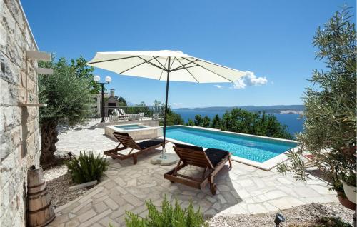 Lovely Villa With Heated Pool and Sea View for 8 Persons — 4-Star Luxury Hotel in Omis, Croatia