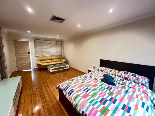 P Room — hotel in Toongabbie