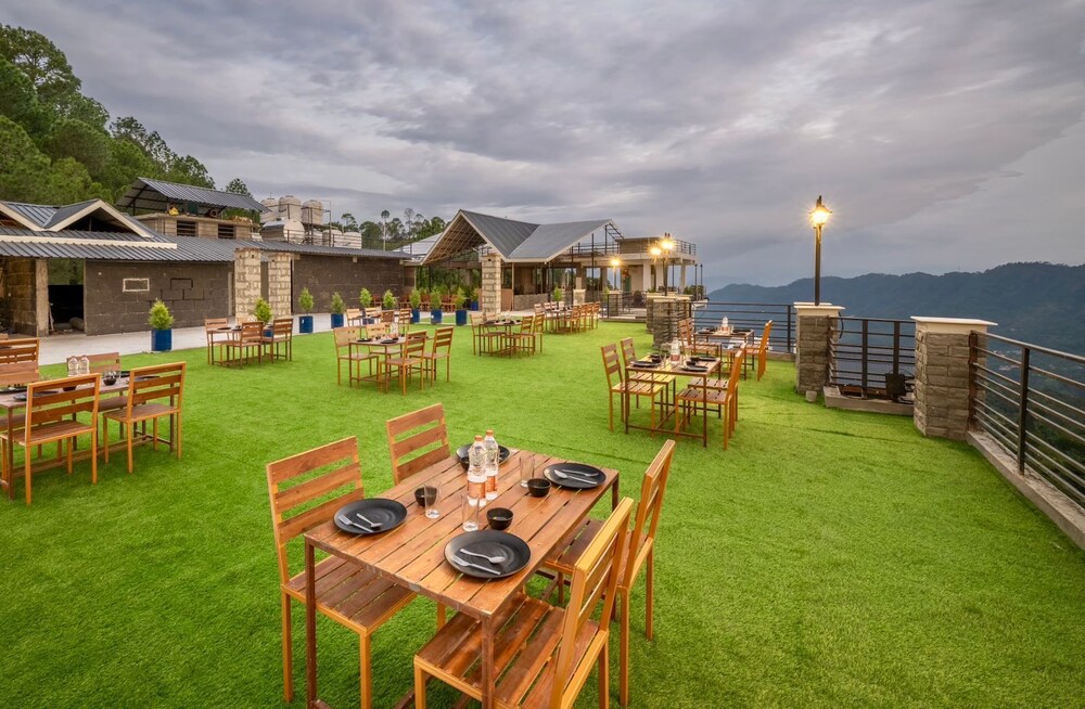 Mountain Breeze Hill Crest Kasauli in Dharampur, India