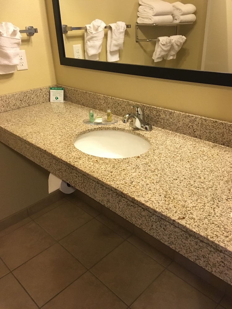 Cobblestone Inn & Suites Steele - photo 19