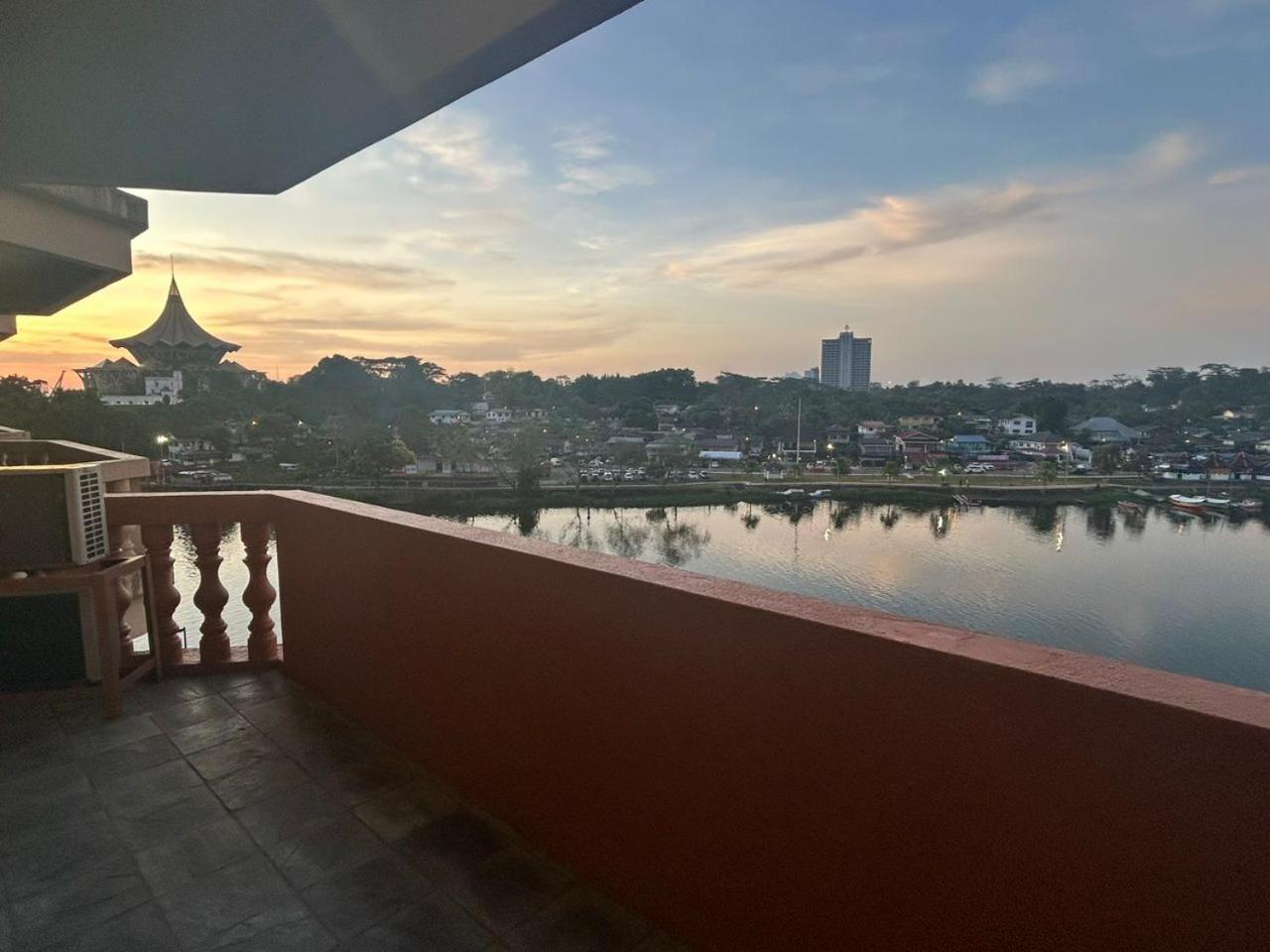 Newly Riverbank suites 408 — 4-Star Luxury Hotel in Kuching, Malaysia