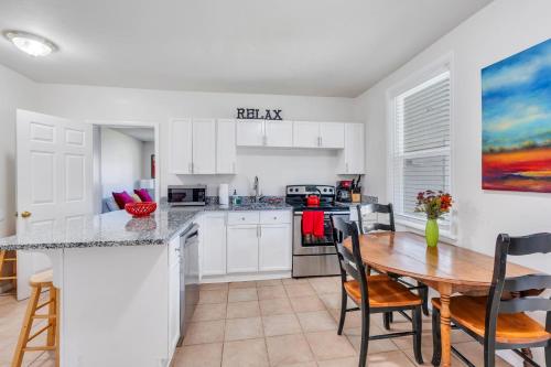 Heritage House Skiing close Walk to Main St Roomy — 4-Star Luxury Hotel in Heber, United States