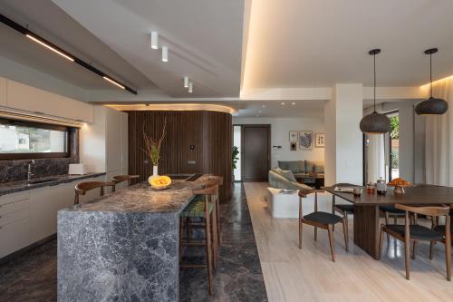 Beachfront Linum Escape Retreat with a Heated Pool — Ayios Nikolaos — photo 4