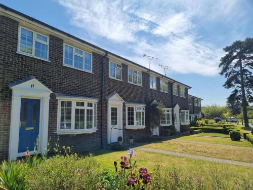 Haven Cottage adjacent to beach and promenade — 4-Star Luxury Hotel in Deal, United Kingdom