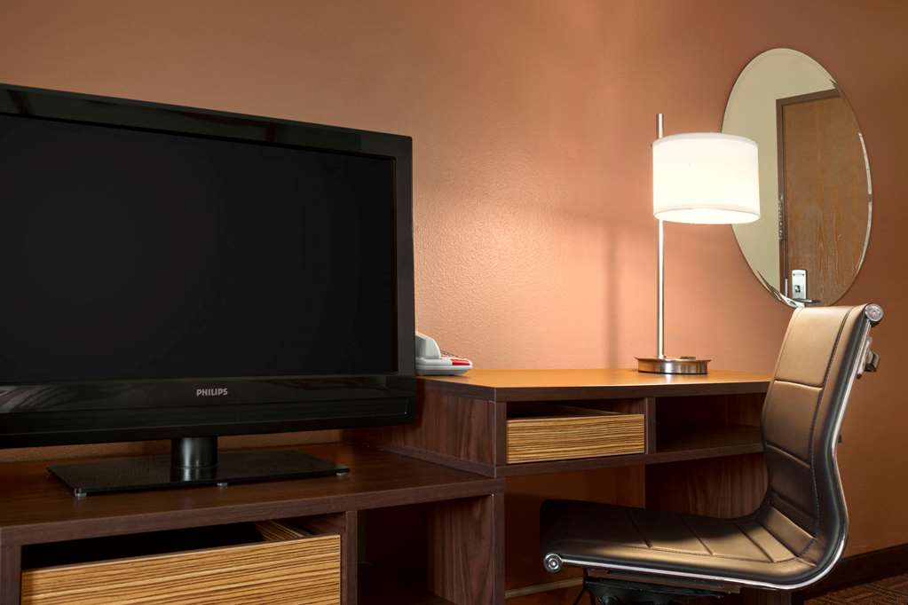 Super 8 by Wyndham Peoria East - photo 11