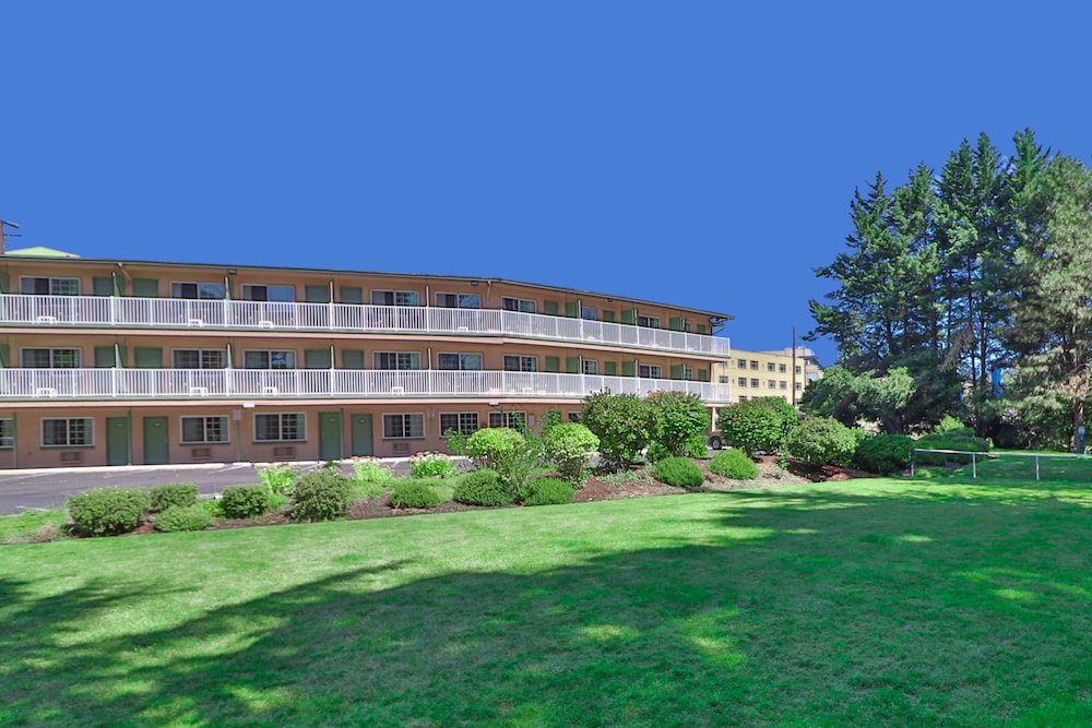 Riverfront Inn Roseburg - photo 57